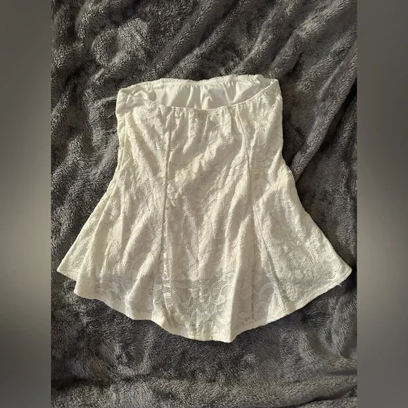 White Lace Ruffle Top - Picture 2 of 2